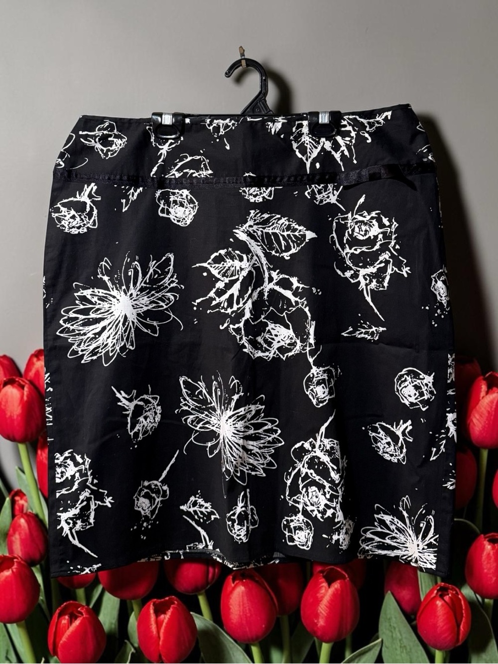 Jessica Black & White Sketched Floral Print Skirt